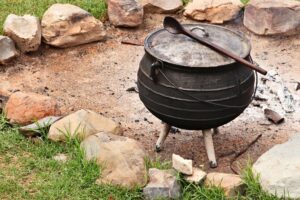 How to Clean a Potjie Pot from Rust